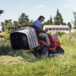 Honda HF 2625 HME Premium Lawn Tractor with Mulching - Image 4